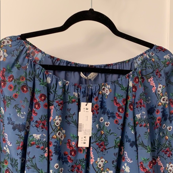 Alice+Olivia 100% silk Peasant Top in Garden Party - Picture 2 of 6